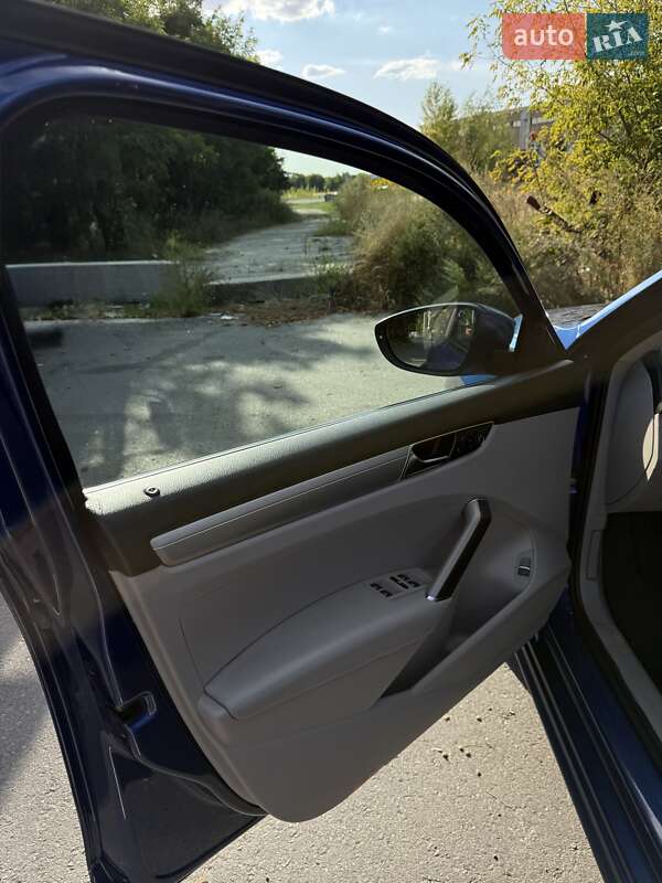 Седан Volkswagen Passat 2017 в Киеве