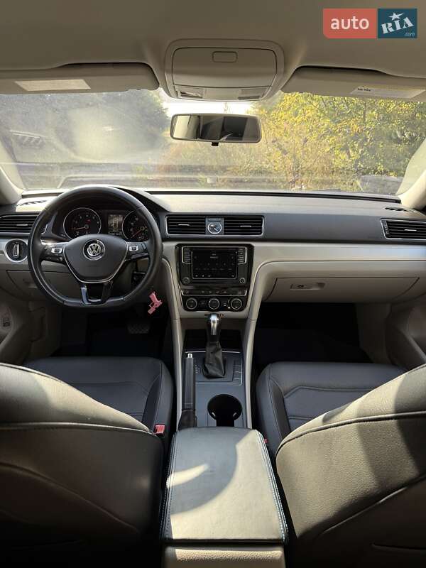 Седан Volkswagen Passat 2017 в Киеве