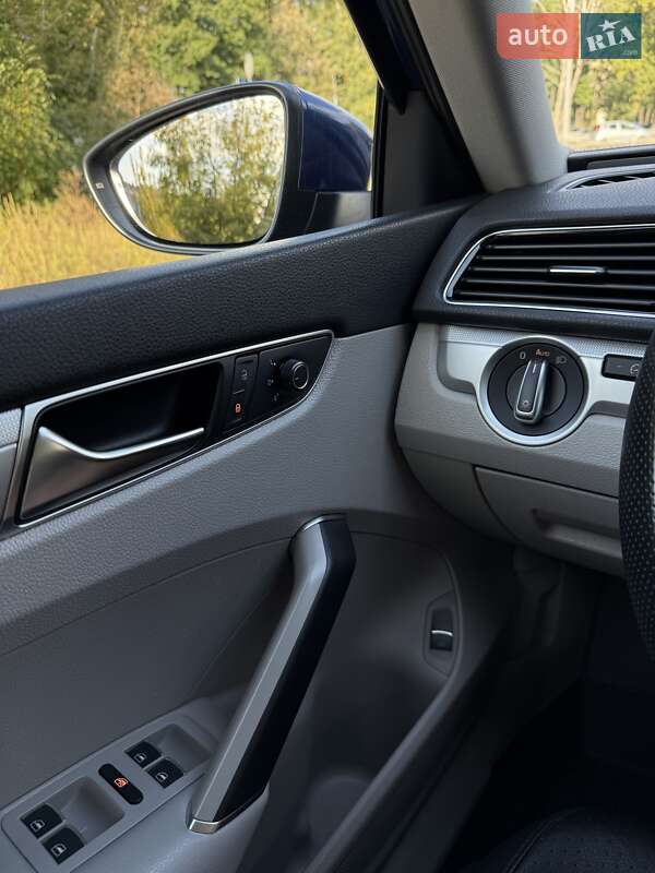 Седан Volkswagen Passat 2017 в Киеве