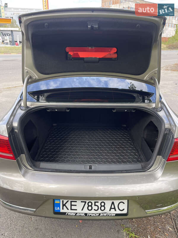 Седан Volkswagen Passat 2012 в Каменском