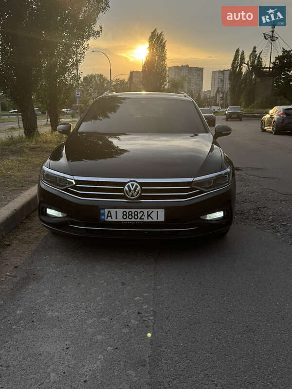 Универсал Volkswagen Passat 2020 в Киеве
