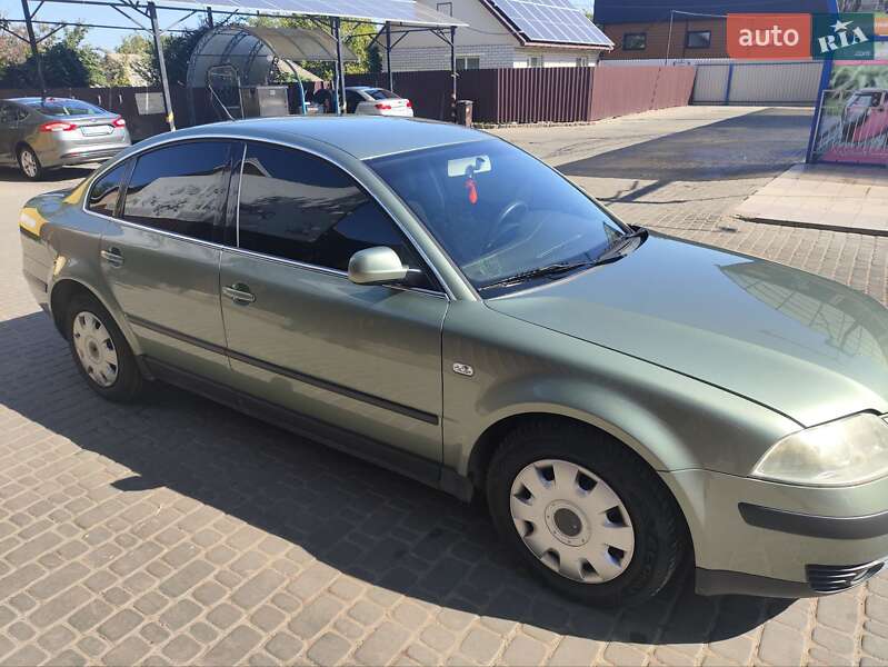 Седан Volkswagen Passat 2002 в Первомайську