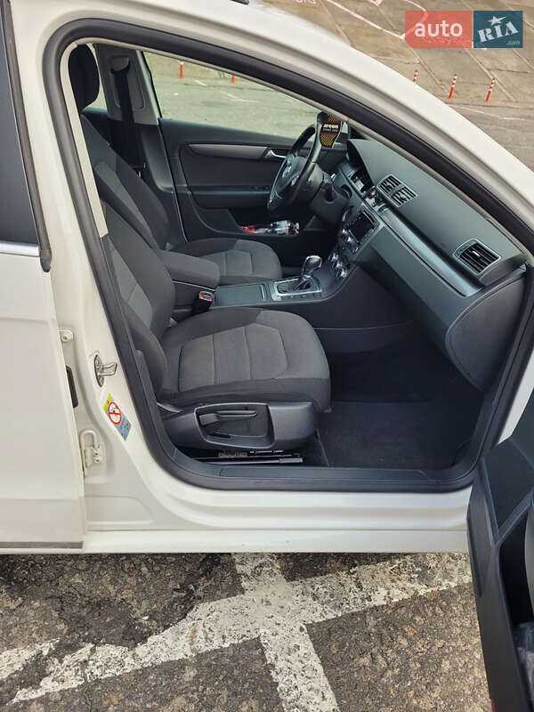 Универсал Volkswagen Passat 2013 в Киеве