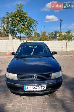 Седан Volkswagen Passat 1998 в Никополе