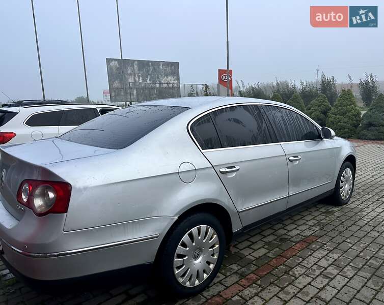 Седан Volkswagen Passat 2005 в Хусте