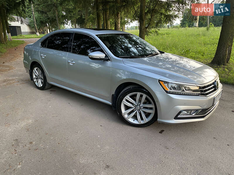 Седан Volkswagen Passat 2015 в Тернополе