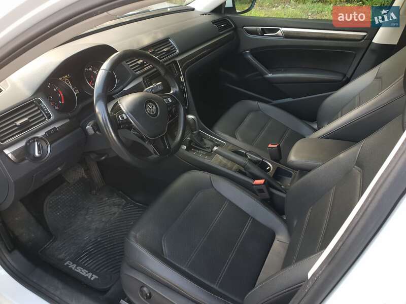 Седан Volkswagen Passat 2018 в Ивано-Франковске