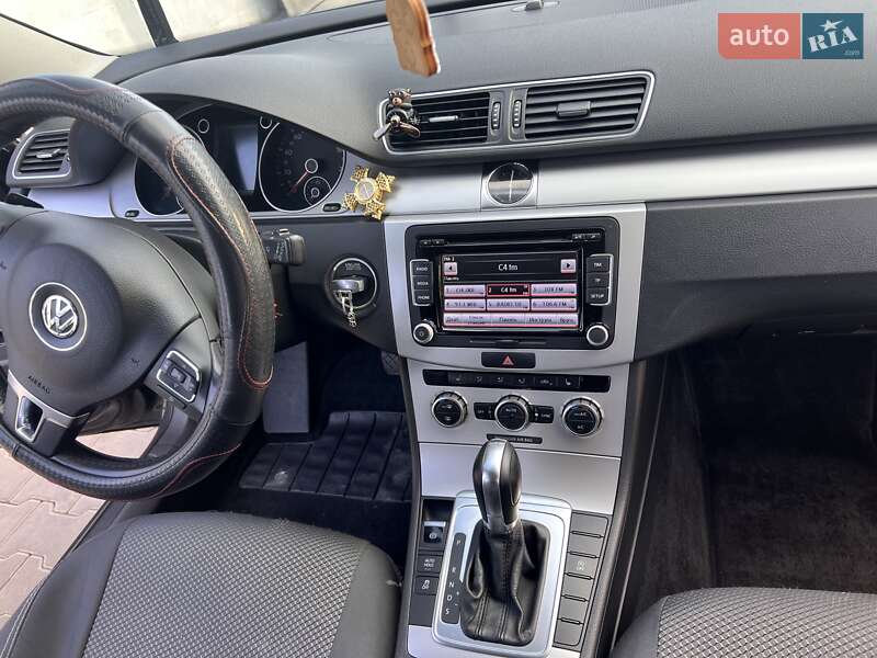 Универсал Volkswagen Passat 2013 в Черновцах