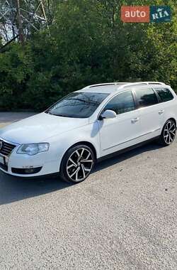 Универсал Volkswagen Passat 2010 в Ивано-Франковске