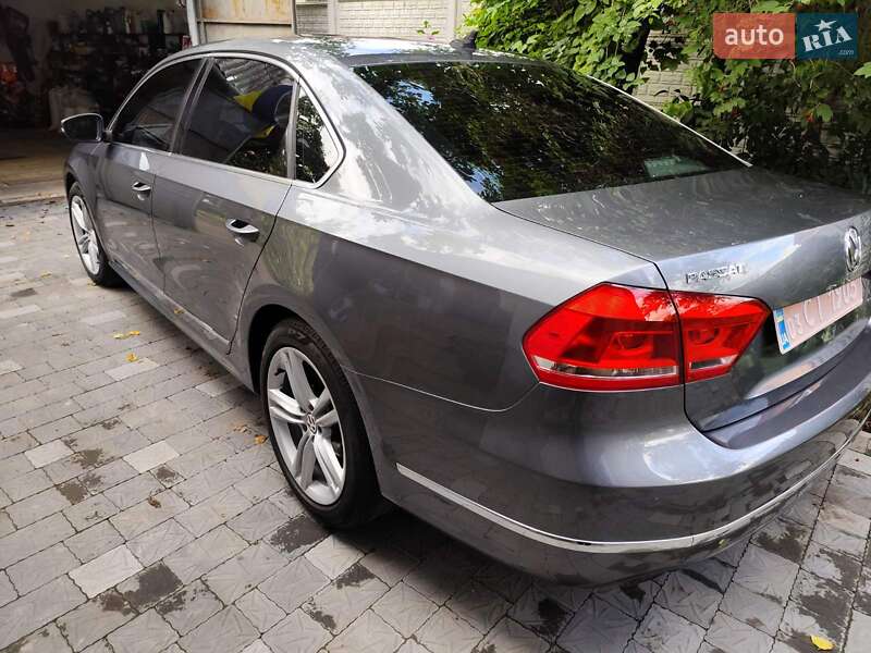 Седан Volkswagen Passat 2013 в Дубно