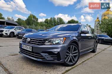 Седан Volkswagen Passat 2017 в Днепре