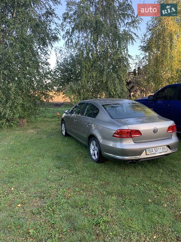 Седан Volkswagen Passat 2013 в Киеве
