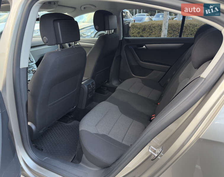 Седан Volkswagen Passat 2013 в Киеве фото 19 Седан Volkswagen Passat 2013 в Киеве
