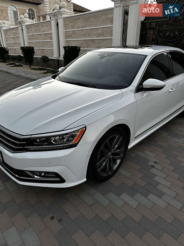 Седан Volkswagen Passat 2018 в Киеве
