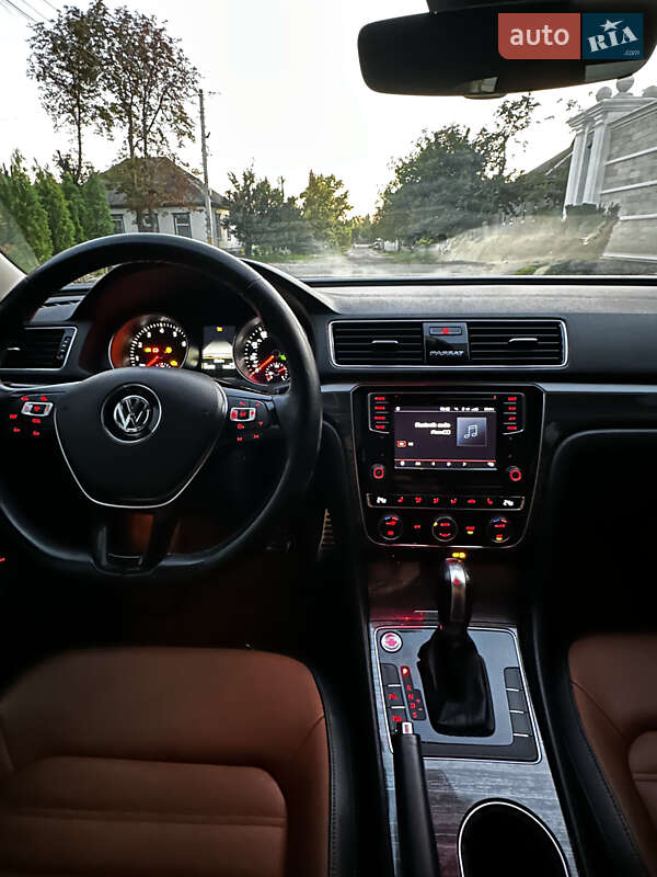 Седан Volkswagen Passat 2018 в Киеве