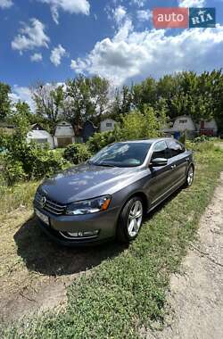 Седан Volkswagen Passat 2013 в Харкові