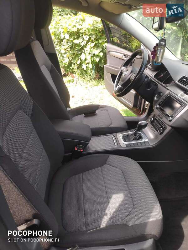 Универсал Volkswagen Passat 2011 в Судовой Вишне