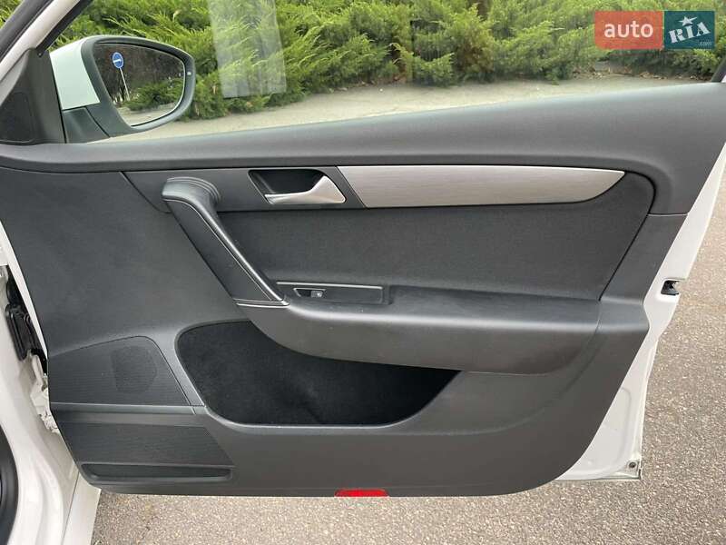 Універсал Volkswagen Passat 2013 в Миколаєві