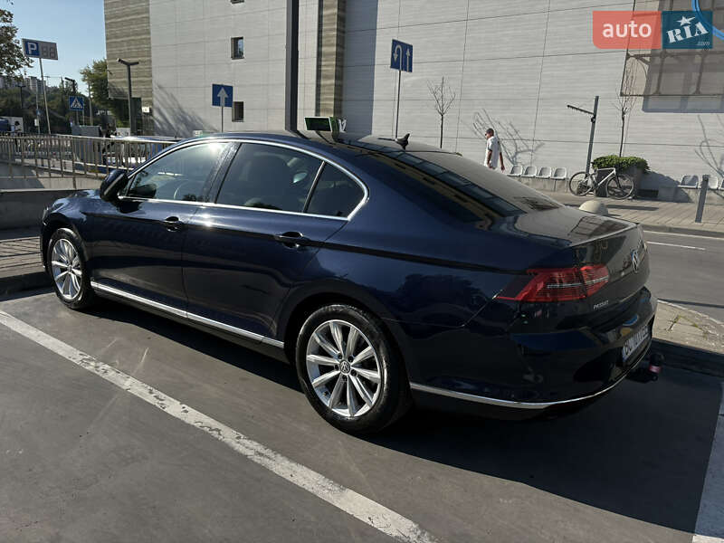 Седан Volkswagen Passat 2016 в Львове