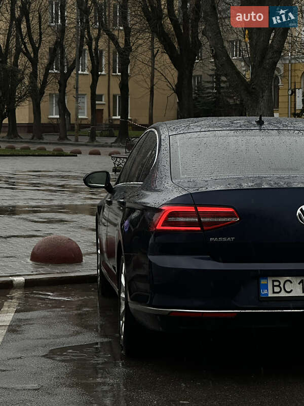 Седан Volkswagen Passat 2016 в Львове