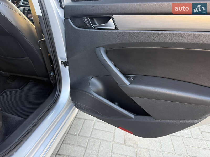 Седан Volkswagen Passat 2013 в Черновцах