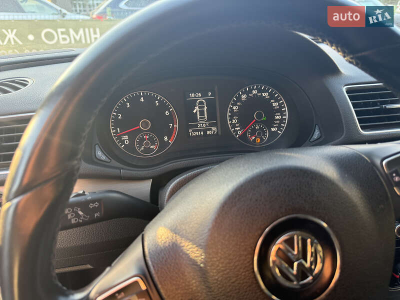 Седан Volkswagen Passat 2013 в Черновцах
