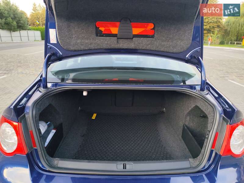 Седан Volkswagen Passat 2009 в Луцке