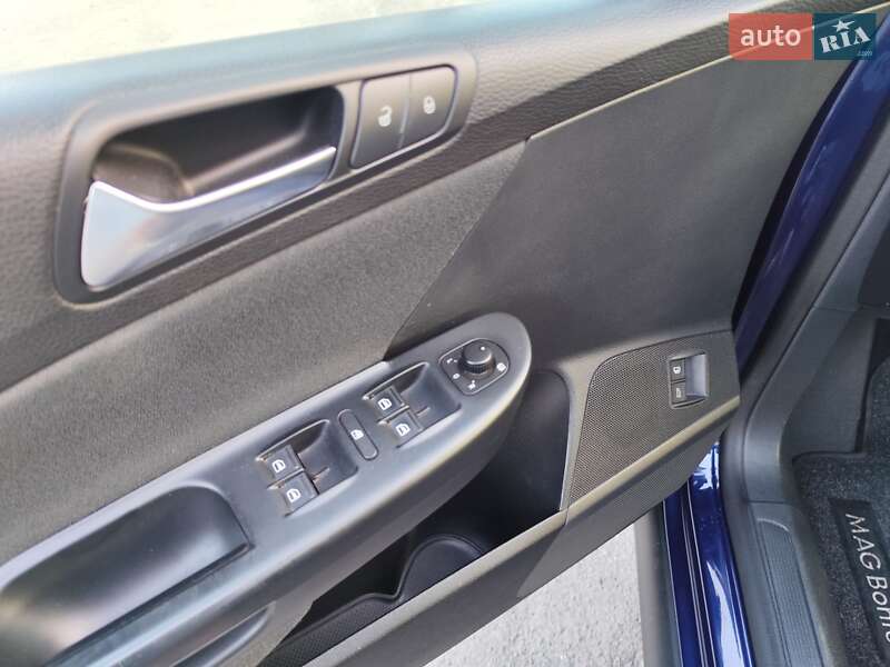 Седан Volkswagen Passat 2009 в Луцке