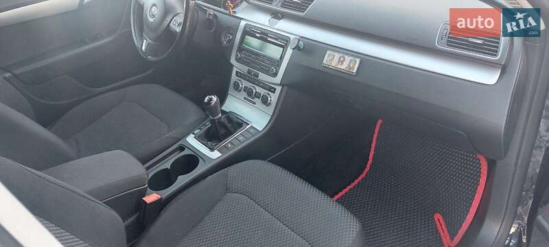 Седан Volkswagen Passat 2012 в Сторожинце