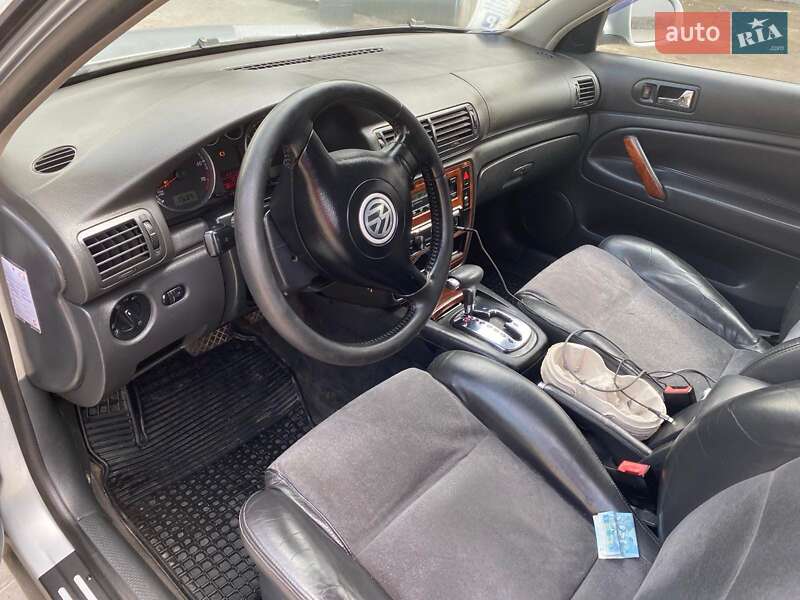 Седан Volkswagen Passat 2004 в Києві