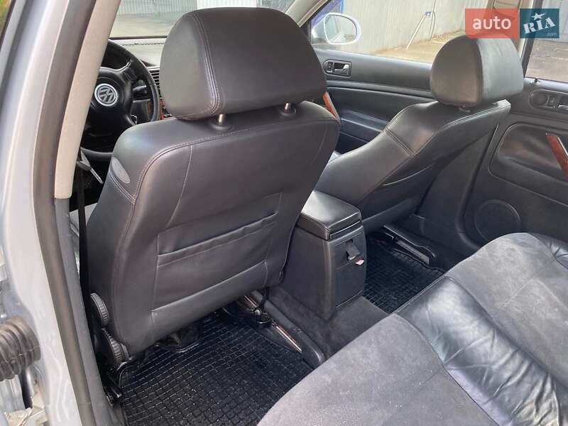 Седан Volkswagen Passat 2004 в Києві