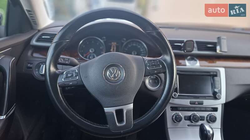 Седан Volkswagen Passat 2012 в Львові
