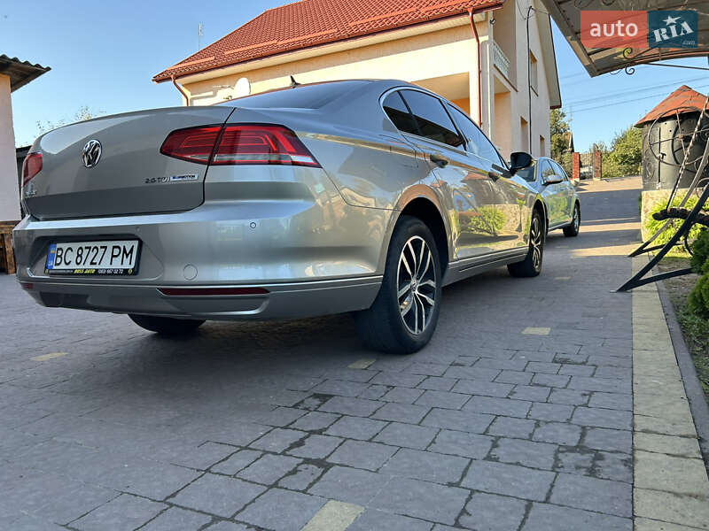 Седан Volkswagen Passat 2015 в Пустомытах