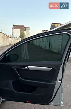Универсал Volkswagen Passat 2012 в 