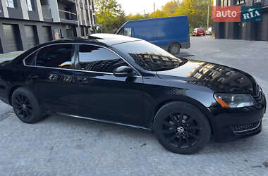 Седан Volkswagen Passat 2012 в Ивано-Франковске