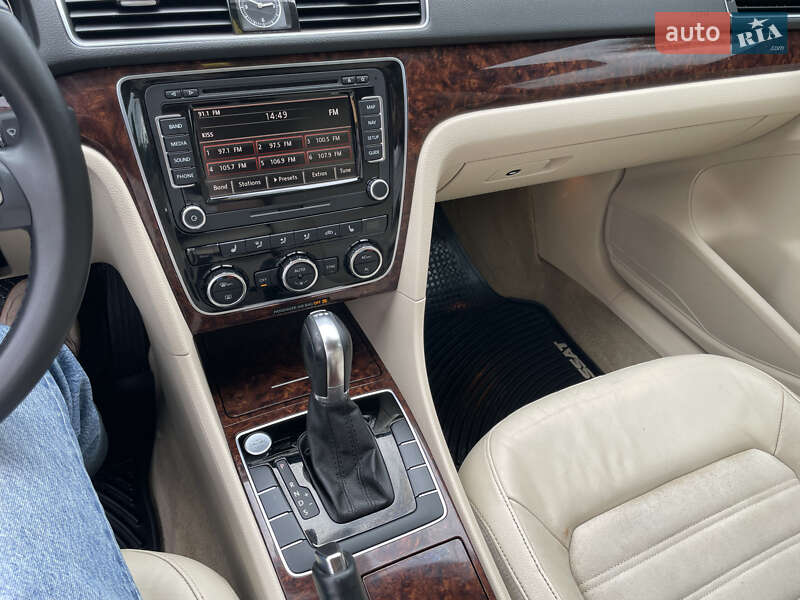Седан Volkswagen Passat 2012 в Львове