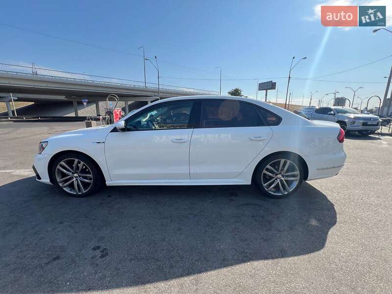 Седан Volkswagen Passat 2017 в Киеве