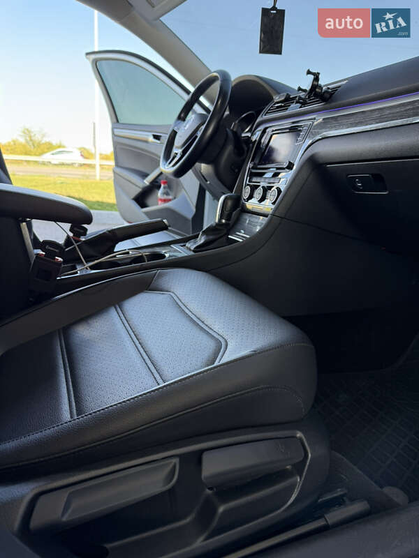 Седан Volkswagen Passat 2017 в Днепре фото 27 Седан Volkswagen Passat 2017 в Днепре