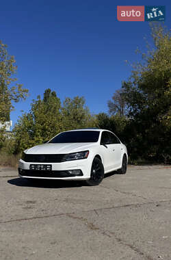 Седан Volkswagen Passat 2017 в Чугуеве