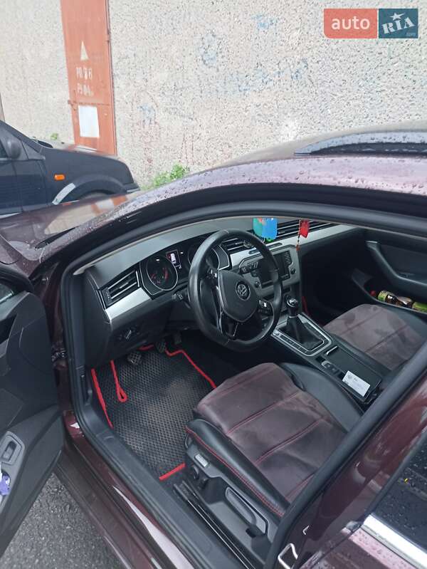 Универсал Volkswagen Passat 2015 в Житомире