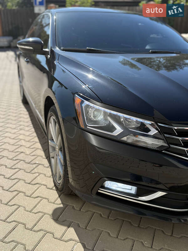 Седан Volkswagen Passat 2017 в Києві