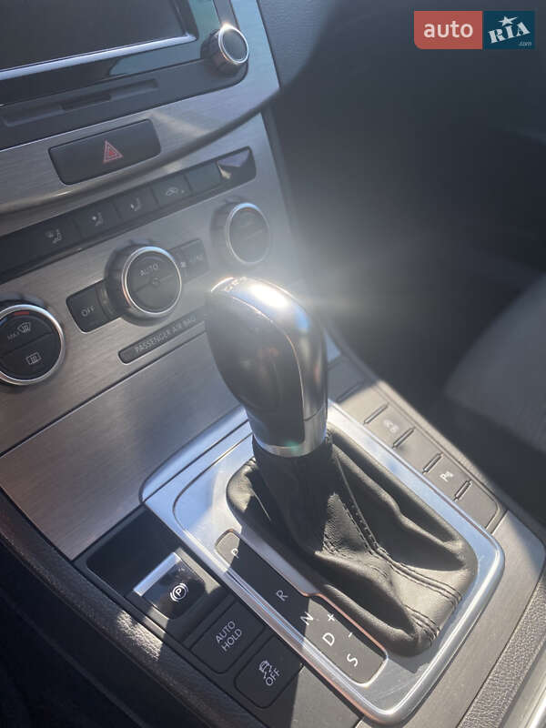 Универсал Volkswagen Passat 2013 в Ивано-Франковске