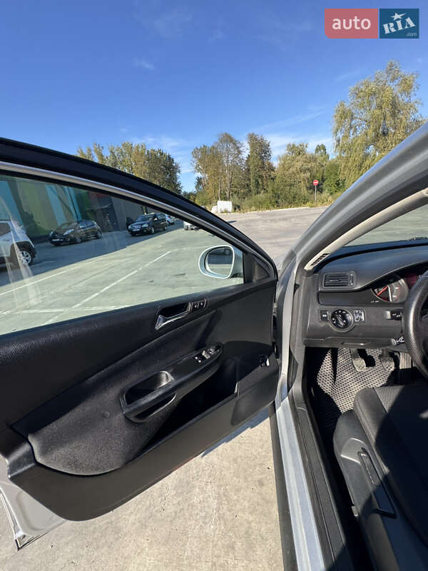 Универсал Volkswagen Passat 2006 в Дрогобыче