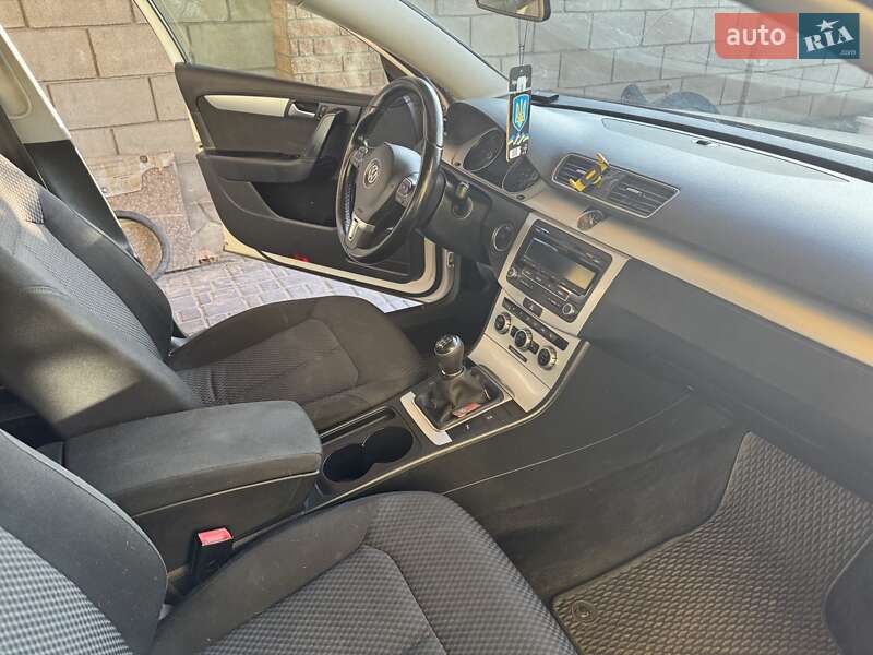 Универсал Volkswagen Passat 2013 в Каменском