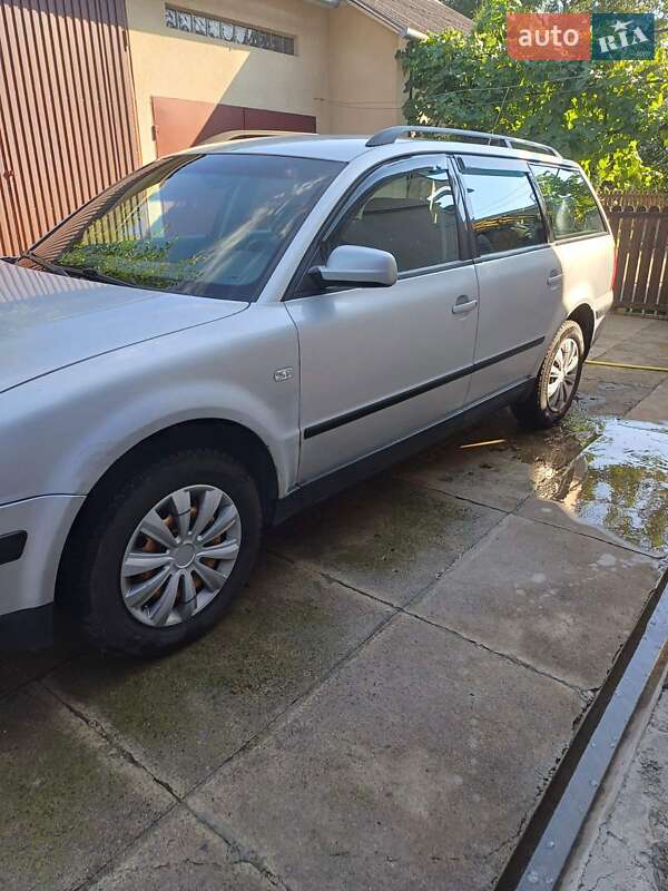 Універсал Volkswagen Passat 1998 в Чернівцях