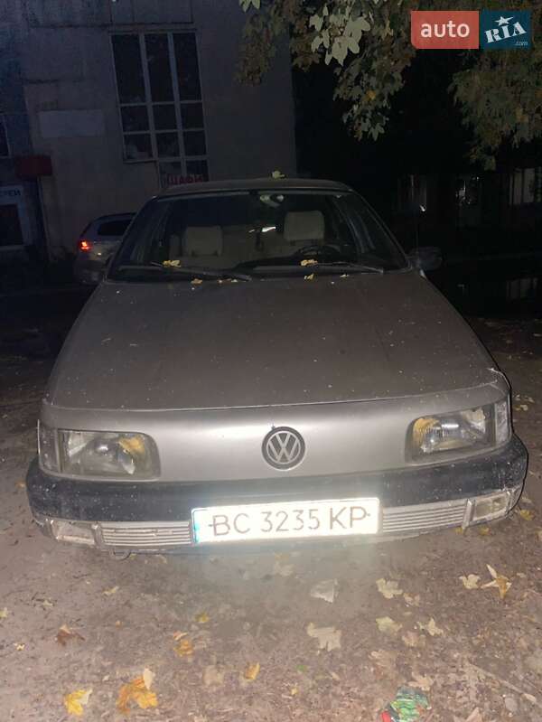 Седан Volkswagen Passat 1990 в Львове