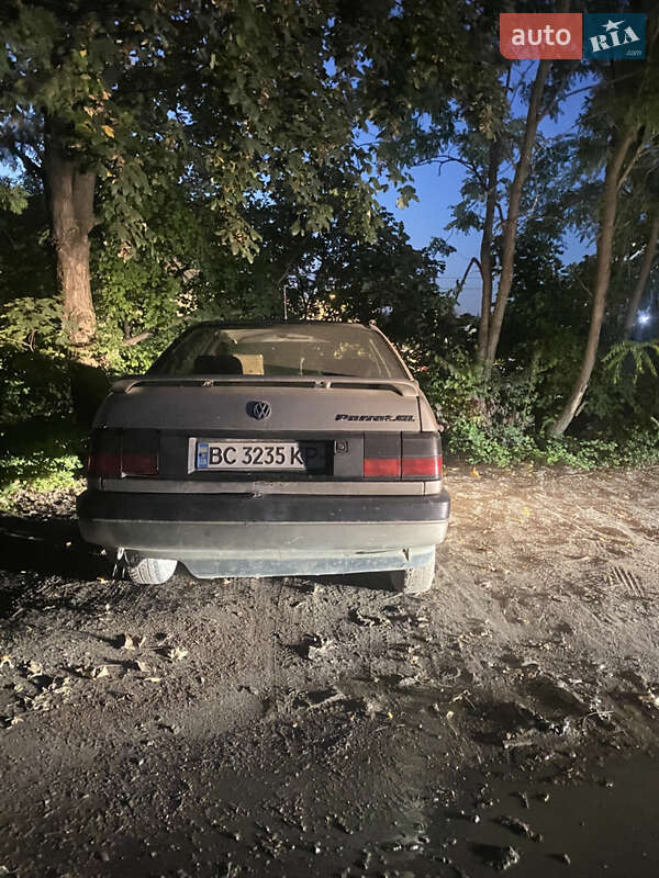 Седан Volkswagen Passat 1990 в Львове