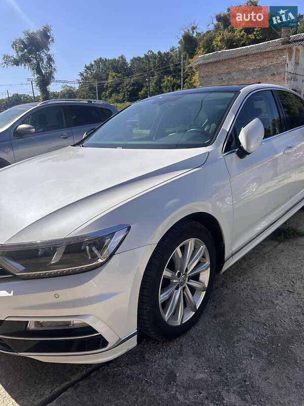Седан Volkswagen Passat 2015 в Рівному