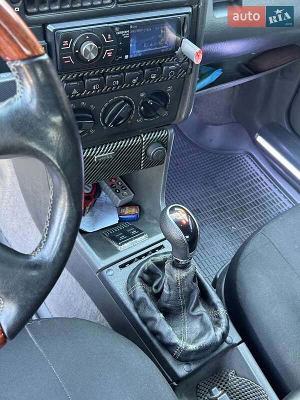 Седан Volkswagen Passat 1988 в Кривом Роге