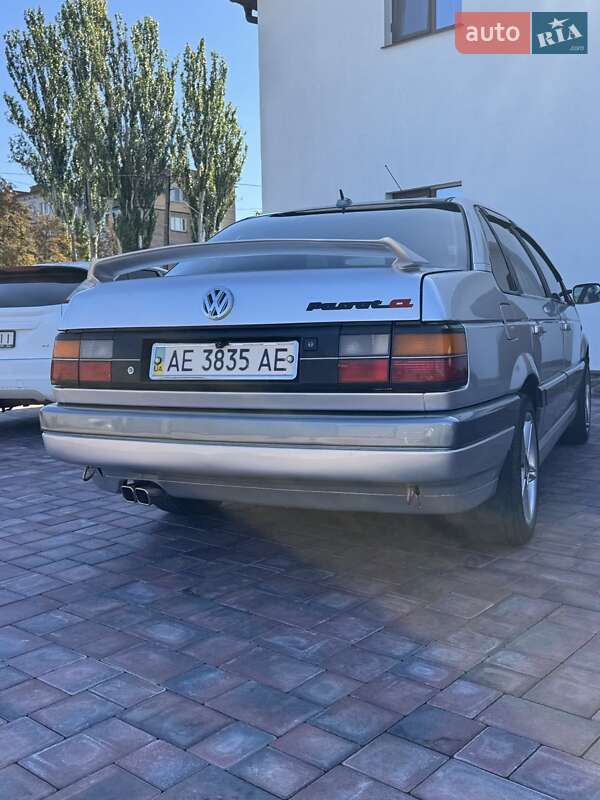 Седан Volkswagen Passat 1988 в Кривом Роге